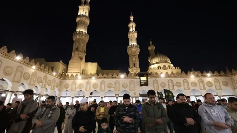 Аль-Азхар собрал тысячи верующих на девятую ночь Рамадана